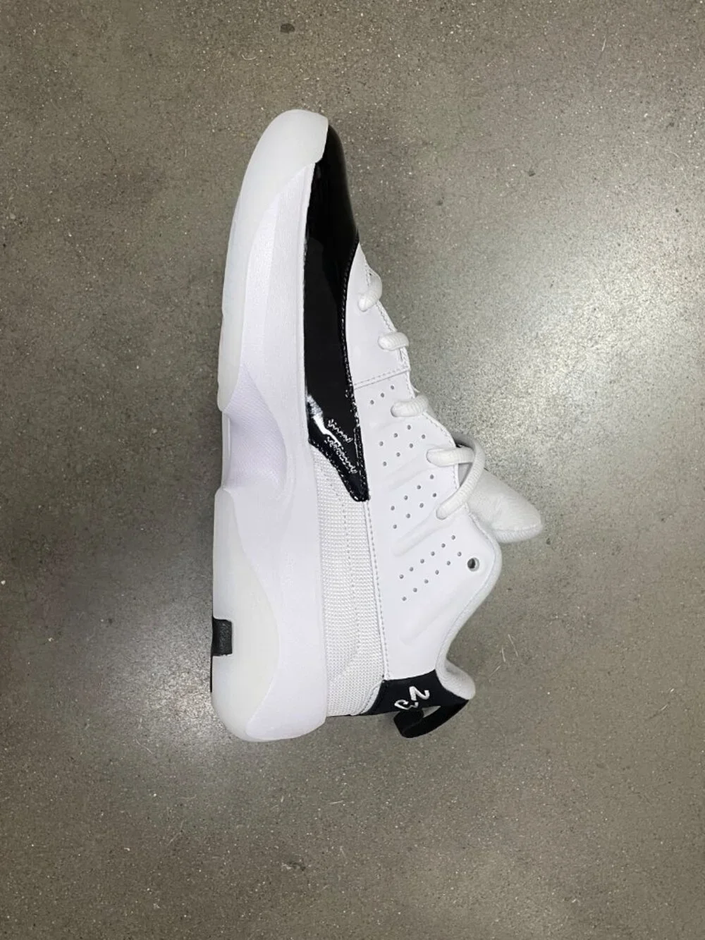 Men's Jordan Max Aura 7 Mid Sneaker (various colors and sizes)